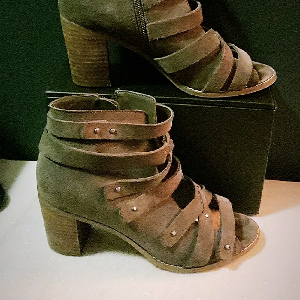 Open toed sandal/boots